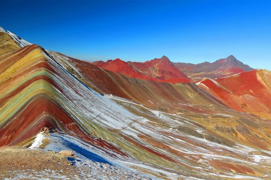Tour a la Montaña de Palcoyo en Cusco: Una Aventura de Colores